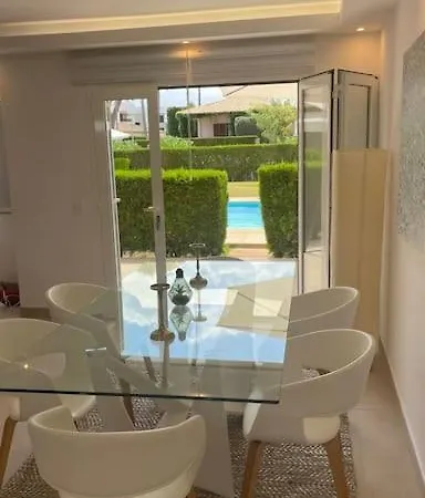 Family-friendly Escape- 130m2 Of Pure Joy Lejlighed